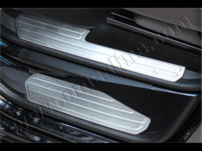 Volkswagen Amarok (2009-) накладки на пороги дверных проемов, из нержавеющей стали, комплект 4 шт.